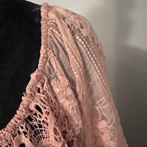 Beautiful Lace Blouse - Picture 6 of 11